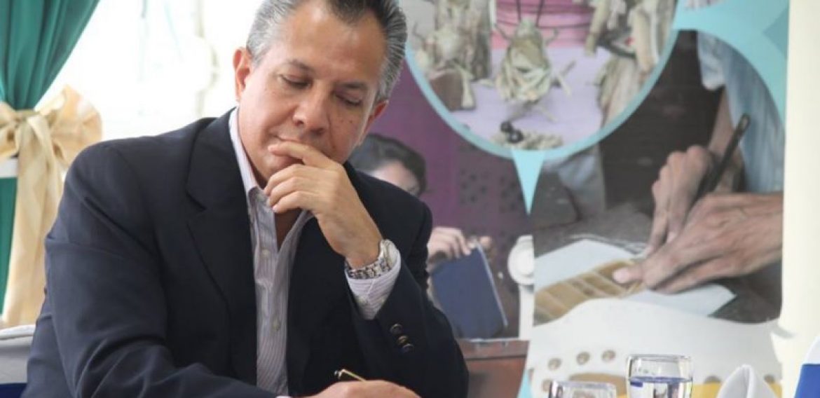 VISITA DE LA EMBAJADORA DE ESTADOS UNIDOS A UNICAES, ILOBASCO