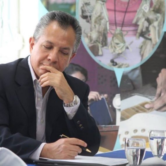 VISITA DE LA EMBAJADORA DE ESTADOS UNIDOS A UNICAES, ILOBASCO