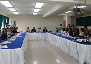 VISITA DE LA EMBAJADORA DE ESTADOS UNIDOS A UNICAES, ILOBASCO