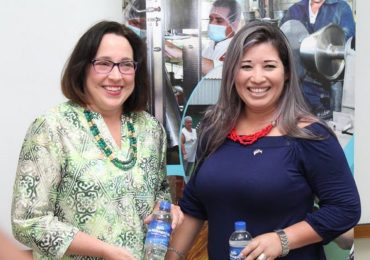VISITA DE LA EMBAJADORA DE ESTADOS UNIDOS A UNICAES, ILOBASCO