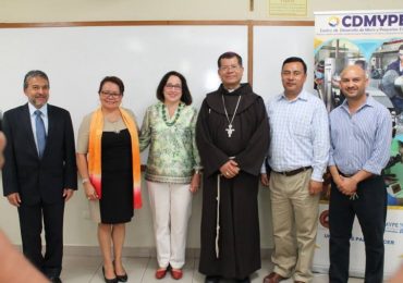 VISITA DE LA EMBAJADORA DE ESTADOS UNIDOS A UNICAES, ILOBASCO