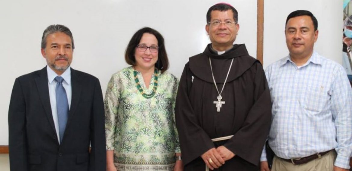 VISITA DE LA EMBAJADORA DE ESTADOS UNIDOS A UNICAES, ILOBASCO