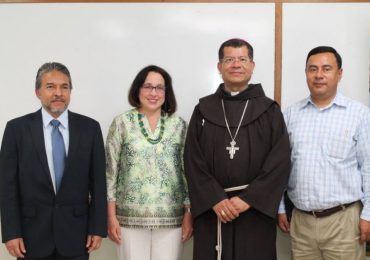 VISITA DE LA EMBAJADORA DE ESTADOS UNIDOS A UNICAES, ILOBASCO