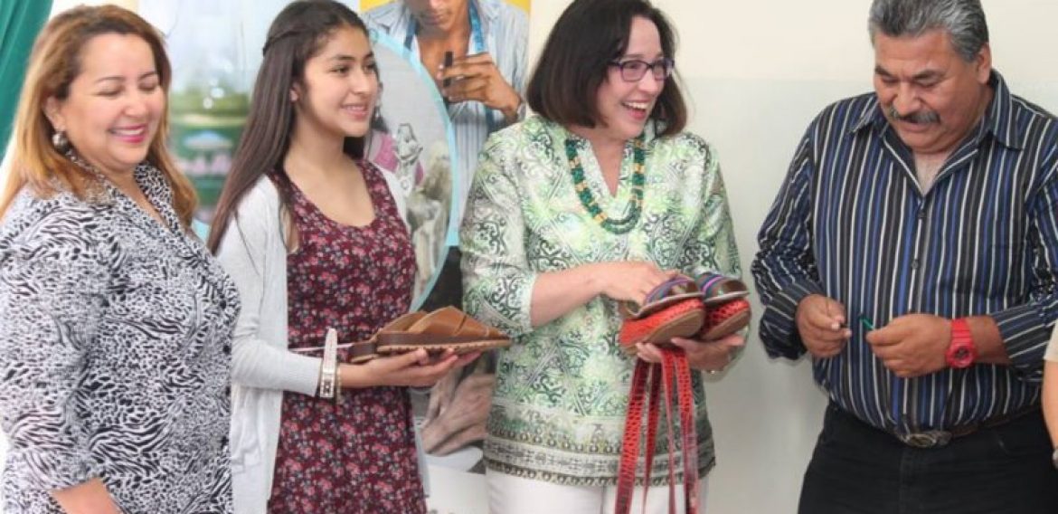 VISITA DE LA EMBAJADORA DE ESTADOS UNIDOS A UNICAES, ILOBASCO