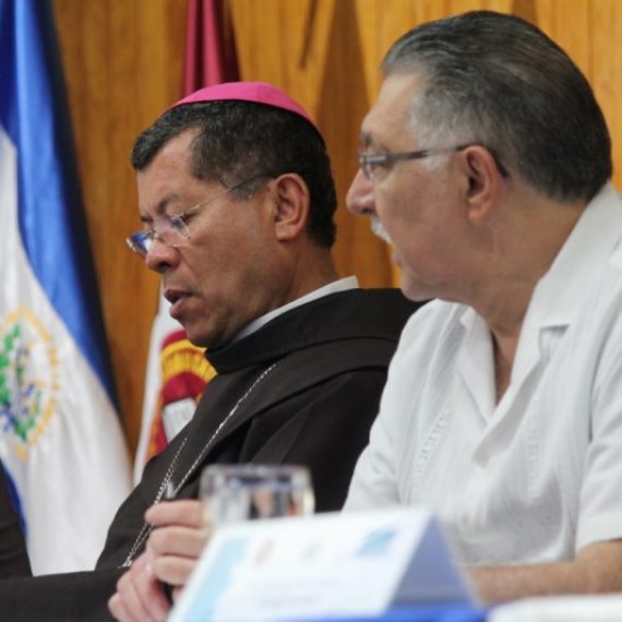 UNICAES RECIBE A MINISTRO DE TURISMO EN LA SEDE REGIONAL DE ILOBASCO