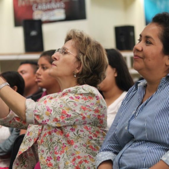 UNICAES RECIBE A MINISTRO DE TURISMO EN LA SEDE REGIONAL DE ILOBASCO