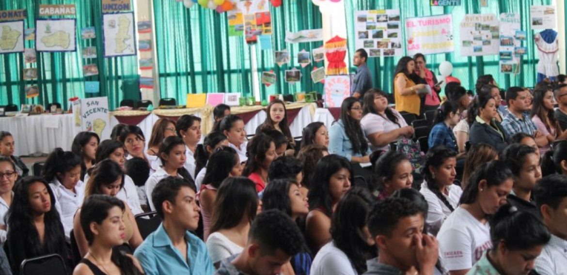 UNICAES RECIBE A MINISTRO DE TURISMO EN LA SEDE REGIONAL DE ILOBASCO