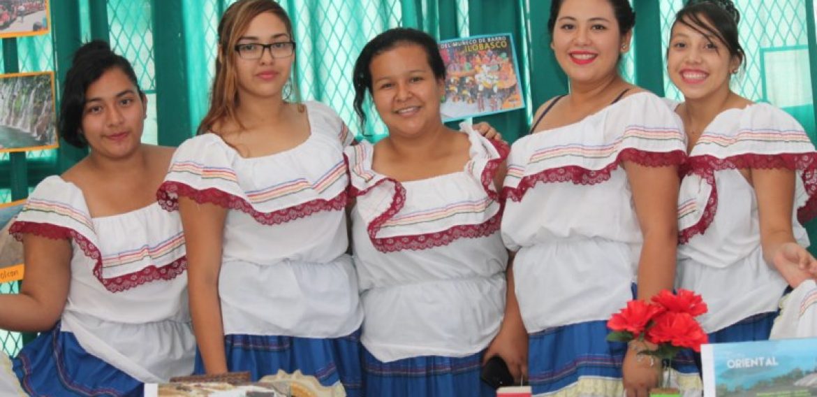 UNICAES RECIBE A MINISTRO DE TURISMO EN LA SEDE REGIONAL DE ILOBASCO