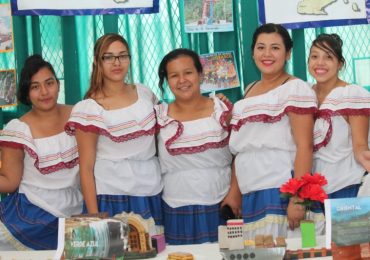 UNICAES RECIBE A MINISTRO DE TURISMO EN LA SEDE REGIONAL DE ILOBASCO