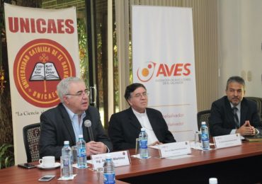 UNICAES Y AVES CONTRIBUYEN A LA NUTRICIÓN INFANTIL EN EL SALVADOR
