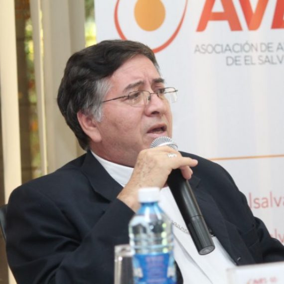 UNICAES Y AVES CONTRIBUYEN A LA NUTRICIÓN INFANTIL EN EL SALVADOR