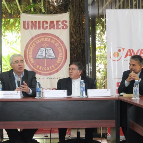 UNICAES Y AVES CONTRIBUYEN A LA NUTRICIÓN INFANTIL EN EL SALVADOR