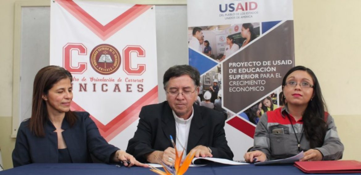 UNICAES CELEBRA CONVENIO DE COOPERACIÓN CON SECTOR PRODUCTIVO DEL PAÍS