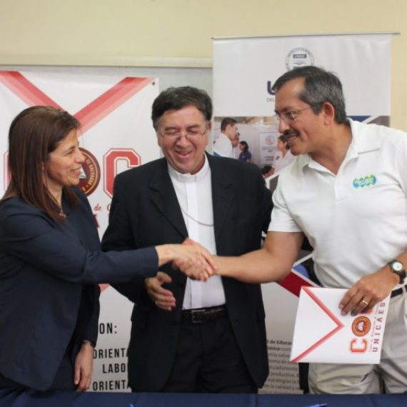 UNICAES CELEBRA CONVENIO DE COOPERACIÓN CON SECTOR PRODUCTIVO DEL PAÍS