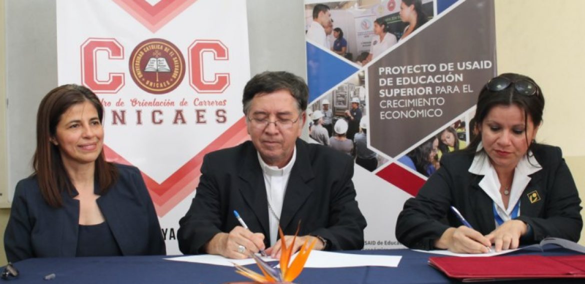 UNICAES CELEBRA CONVENIO DE COOPERACIÓN CON SECTOR PRODUCTIVO DEL PAÍS