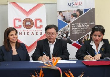 UNICAES CELEBRA CONVENIO DE COOPERACIÓN CON SECTOR PRODUCTIVO DEL PAÍS