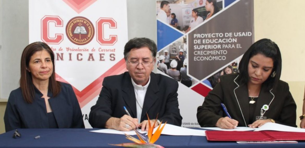 UNICAES CELEBRA CONVENIO DE COOPERACIÓN CON SECTOR PRODUCTIVO DEL PAÍS