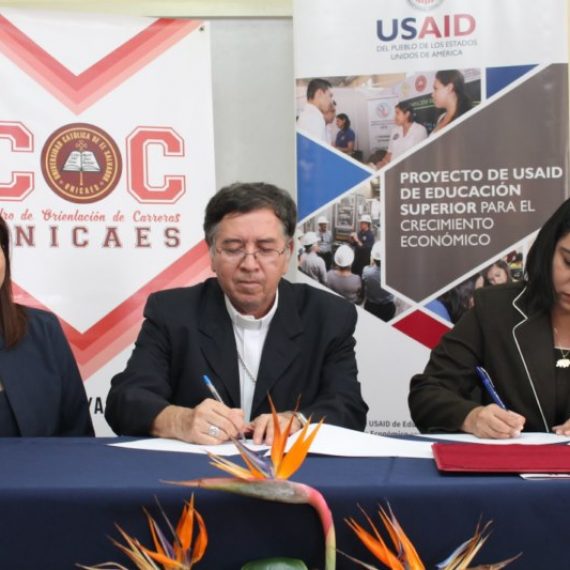 UNICAES CELEBRA CONVENIO DE COOPERACIÓN CON SECTOR PRODUCTIVO DEL PAÍS