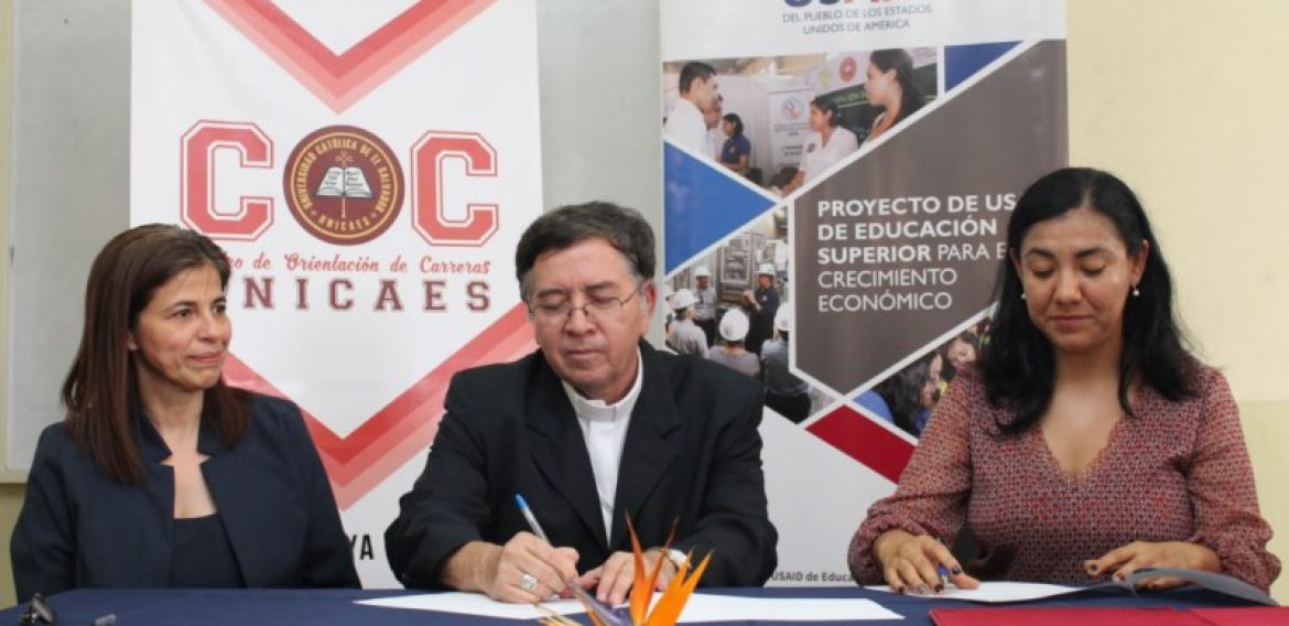 UNICAES CELEBRA CONVENIO DE COOPERACIÓN CON SECTOR PRODUCTIVO DEL PAÍS
