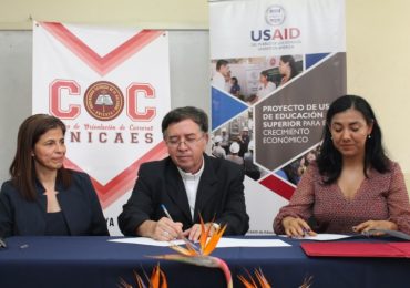 UNICAES CELEBRA CONVENIO DE COOPERACIÓN CON SECTOR PRODUCTIVO DEL PAÍS