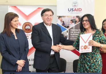 UNICAES CELEBRA CONVENIO DE COOPERACIÓN CON SECTOR PRODUCTIVO DEL PAÍS