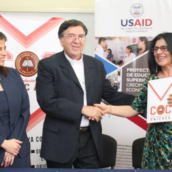 UNICAES CELEBRA CONVENIO DE COOPERACIÓN CON SECTOR PRODUCTIVO DEL PAÍS