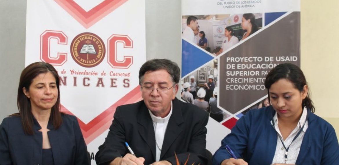 UNICAES CELEBRA CONVENIO DE COOPERACIÓN CON SECTOR PRODUCTIVO DEL PAÍS