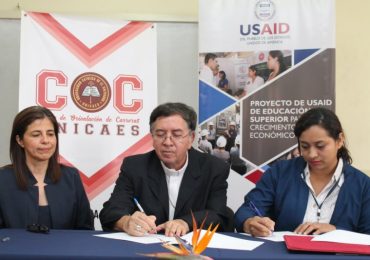 UNICAES CELEBRA CONVENIO DE COOPERACIÓN CON SECTOR PRODUCTIVO DEL PAÍS