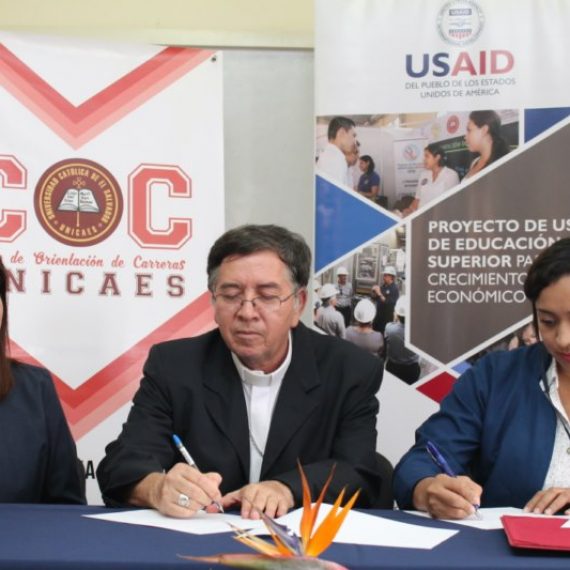 UNICAES CELEBRA CONVENIO DE COOPERACIÓN CON SECTOR PRODUCTIVO DEL PAÍS