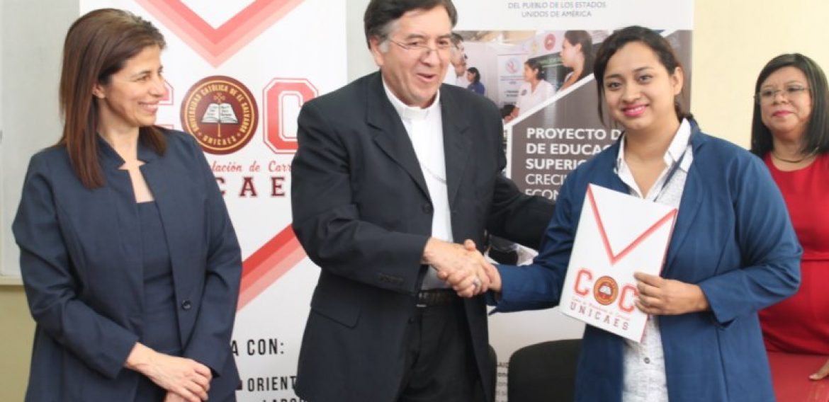 UNICAES CELEBRA CONVENIO DE COOPERACIÓN CON SECTOR PRODUCTIVO DEL PAÍS