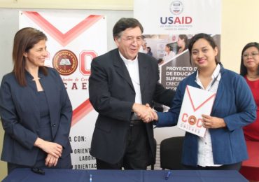 UNICAES CELEBRA CONVENIO DE COOPERACIÓN CON SECTOR PRODUCTIVO DEL PAÍS