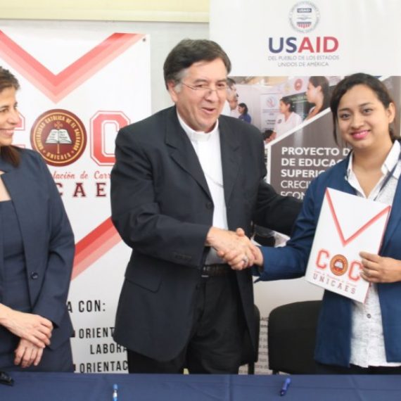 UNICAES CELEBRA CONVENIO DE COOPERACIÓN CON SECTOR PRODUCTIVO DEL PAÍS
