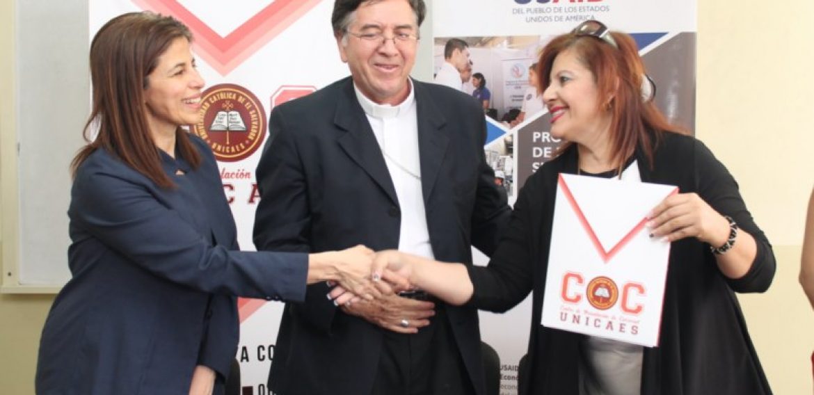 UNICAES CELEBRA CONVENIO DE COOPERACIÓN CON SECTOR PRODUCTIVO DEL PAÍS