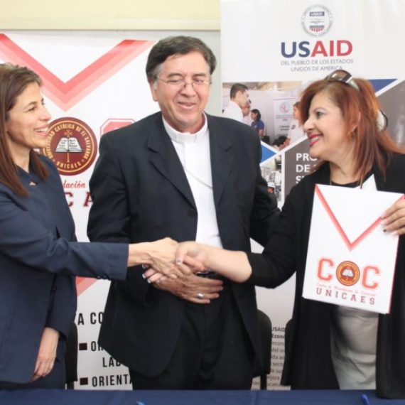 UNICAES CELEBRA CONVENIO DE COOPERACIÓN CON SECTOR PRODUCTIVO DEL PAÍS
