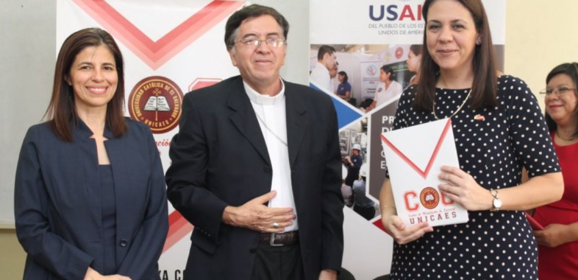 UNICAES CELEBRA CONVENIO DE COOPERACIÓN CON SECTOR PRODUCTIVO DEL PAÍS