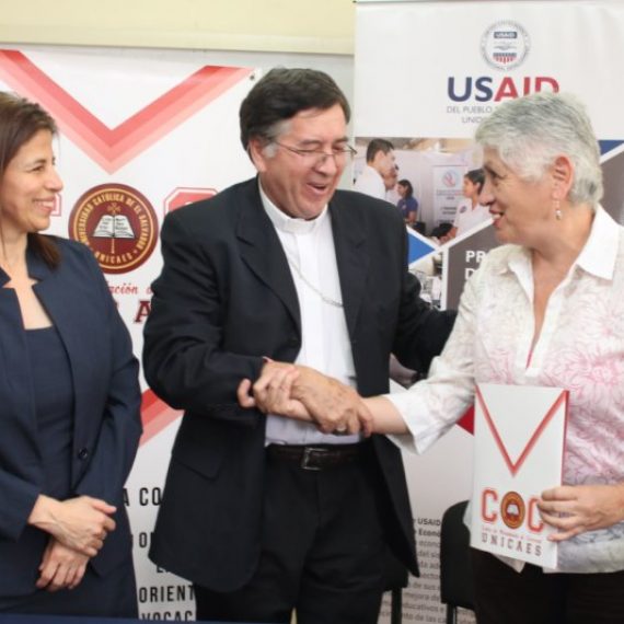 UNICAES CELEBRA CONVENIO DE COOPERACIÓN CON SECTOR PRODUCTIVO DEL PAÍS