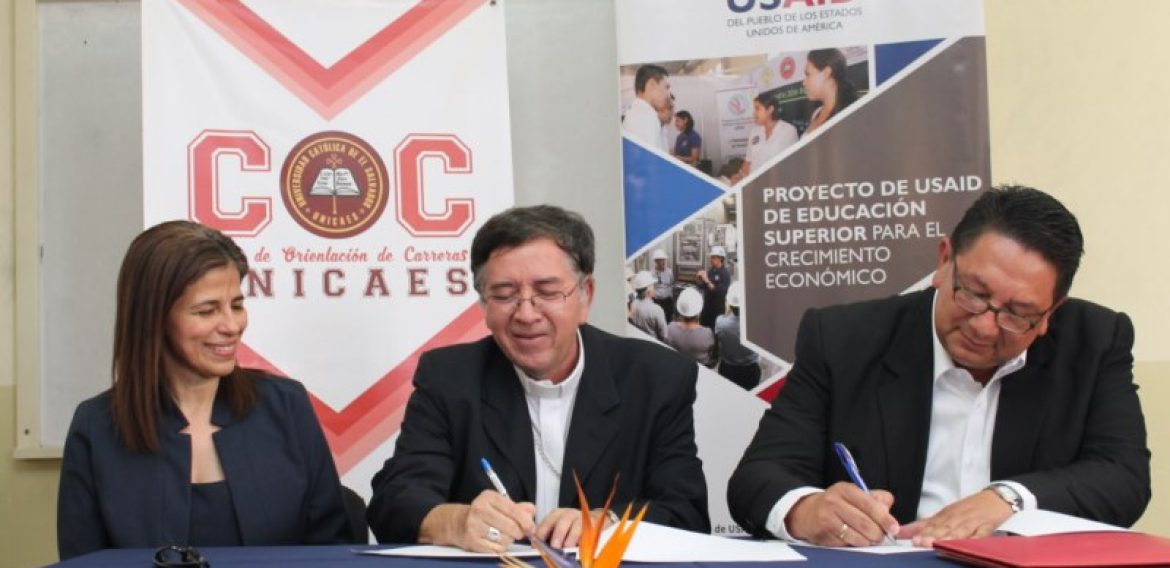 UNICAES CELEBRA CONVENIO DE COOPERACIÓN CON SECTOR PRODUCTIVO DEL PAÍS