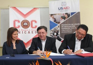 UNICAES CELEBRA CONVENIO DE COOPERACIÓN CON SECTOR PRODUCTIVO DEL PAÍS