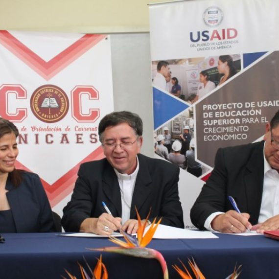 UNICAES CELEBRA CONVENIO DE COOPERACIÓN CON SECTOR PRODUCTIVO DEL PAÍS