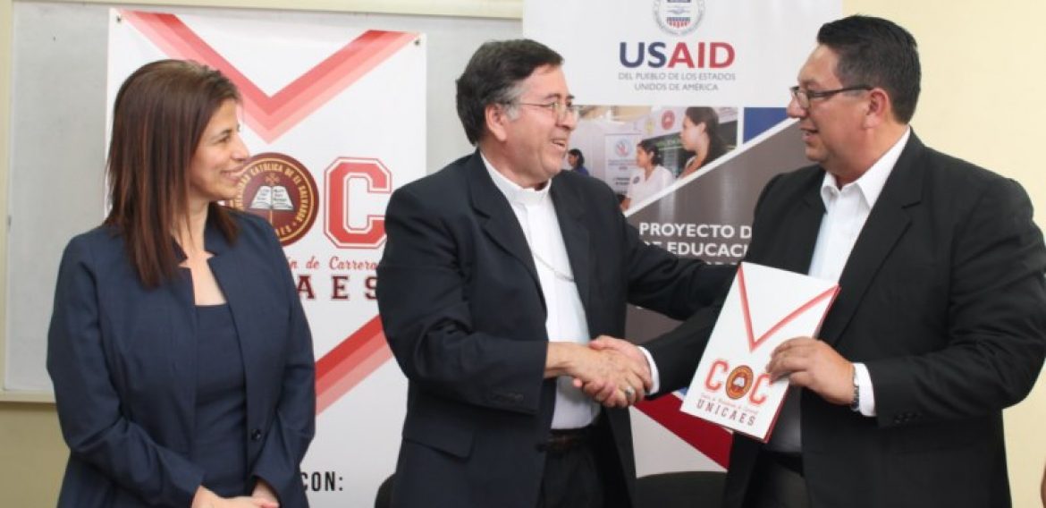 UNICAES CELEBRA CONVENIO DE COOPERACIÓN CON SECTOR PRODUCTIVO DEL PAÍS