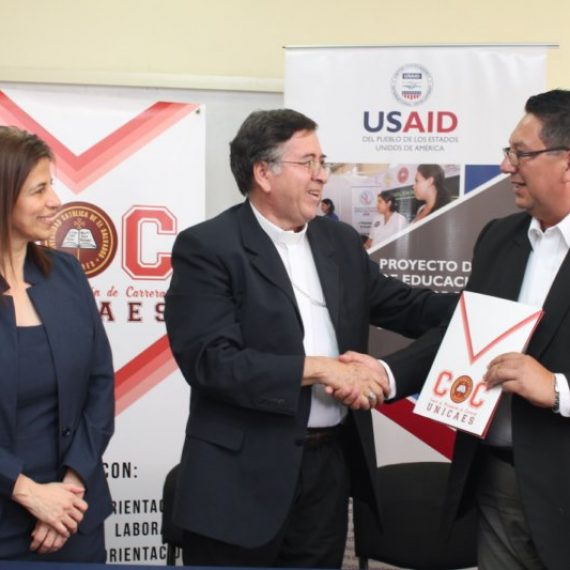 UNICAES CELEBRA CONVENIO DE COOPERACIÓN CON SECTOR PRODUCTIVO DEL PAÍS