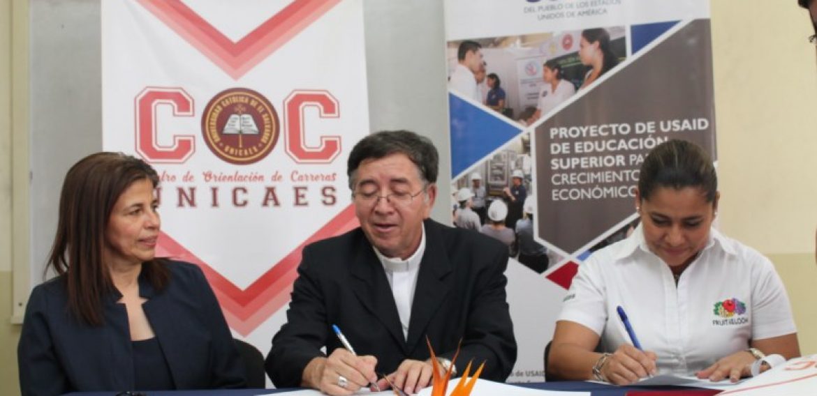 UNICAES CELEBRA CONVENIO DE COOPERACIÓN CON SECTOR PRODUCTIVO DEL PAÍS