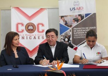 UNICAES CELEBRA CONVENIO DE COOPERACIÓN CON SECTOR PRODUCTIVO DEL PAÍS
