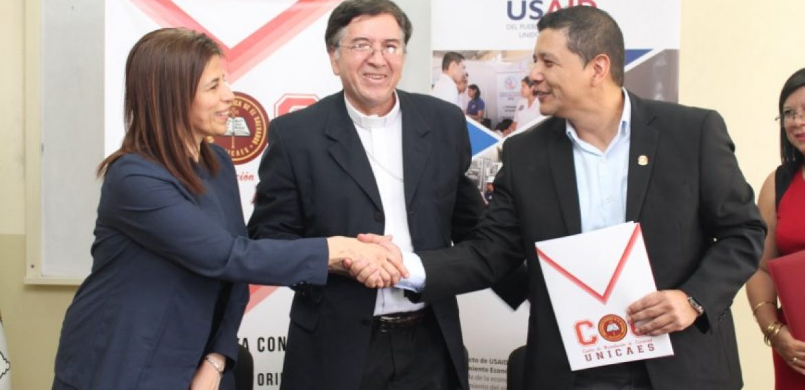 UNICAES CELEBRA CONVENIO DE COOPERACIÓN CON SECTOR PRODUCTIVO DEL PAÍS
