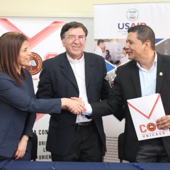 UNICAES CELEBRA CONVENIO DE COOPERACIÓN CON SECTOR PRODUCTIVO DEL PAÍS