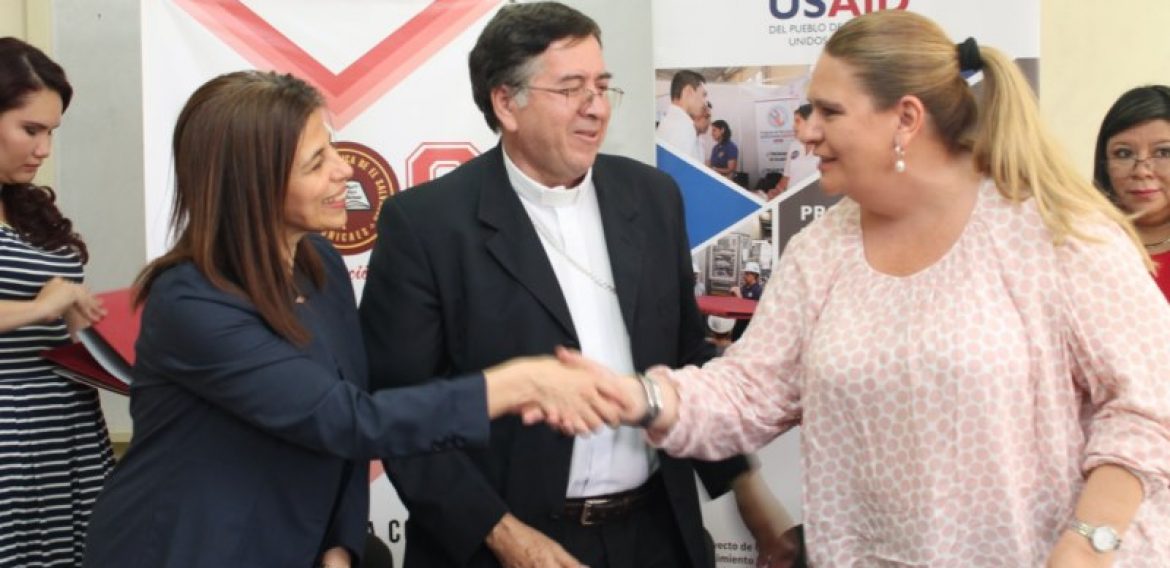 UNICAES CELEBRA CONVENIO DE COOPERACIÓN CON SECTOR PRODUCTIVO DEL PAÍS