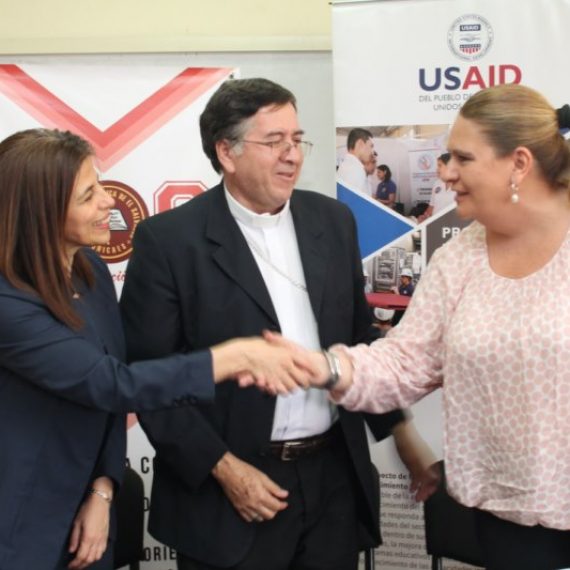 UNICAES CELEBRA CONVENIO DE COOPERACIÓN CON SECTOR PRODUCTIVO DEL PAÍS