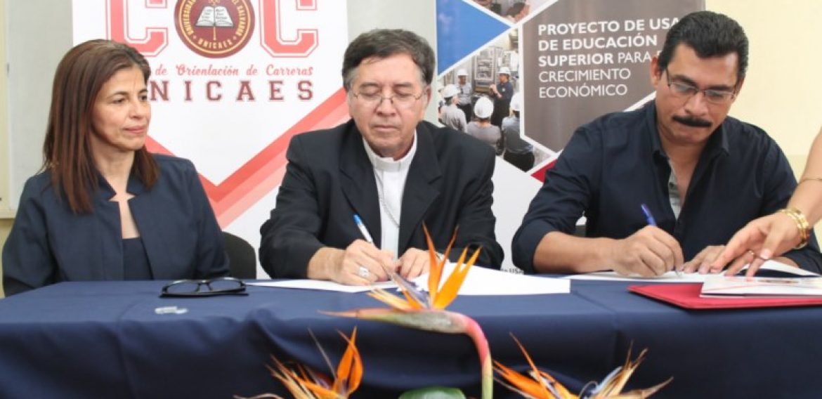 UNICAES CELEBRA CONVENIO DE COOPERACIÓN CON SECTOR PRODUCTIVO DEL PAÍS