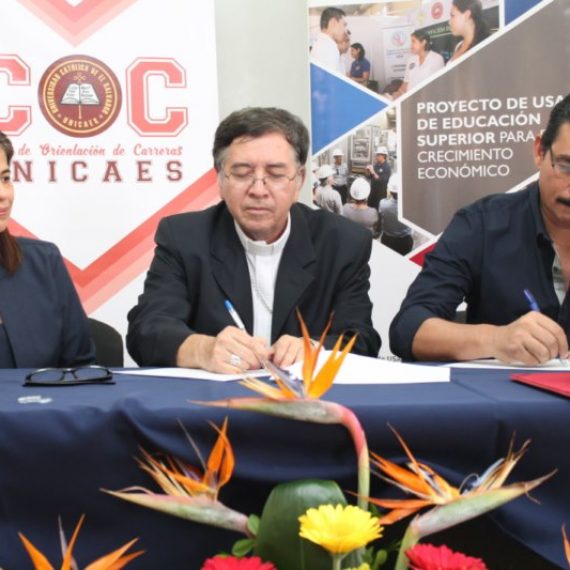 UNICAES CELEBRA CONVENIO DE COOPERACIÓN CON SECTOR PRODUCTIVO DEL PAÍS