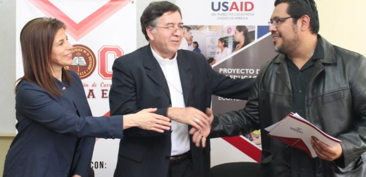 UNICAES CELEBRA CONVENIO DE COOPERACIÓN CON SECTOR PRODUCTIVO DEL PAÍS